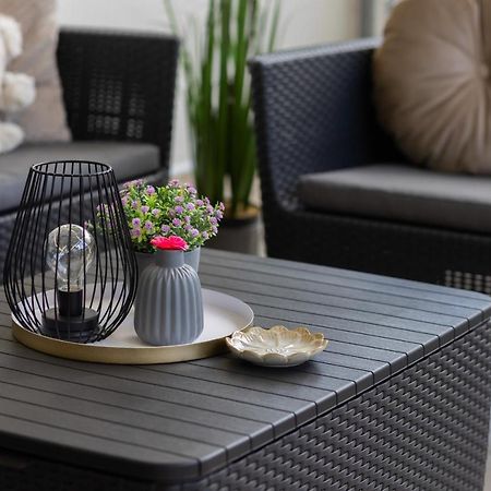 Deluxe Apartment Wronia 45 With Ac, Parking & Balcony By Renters Prestige Варшава Екстер'єр фото