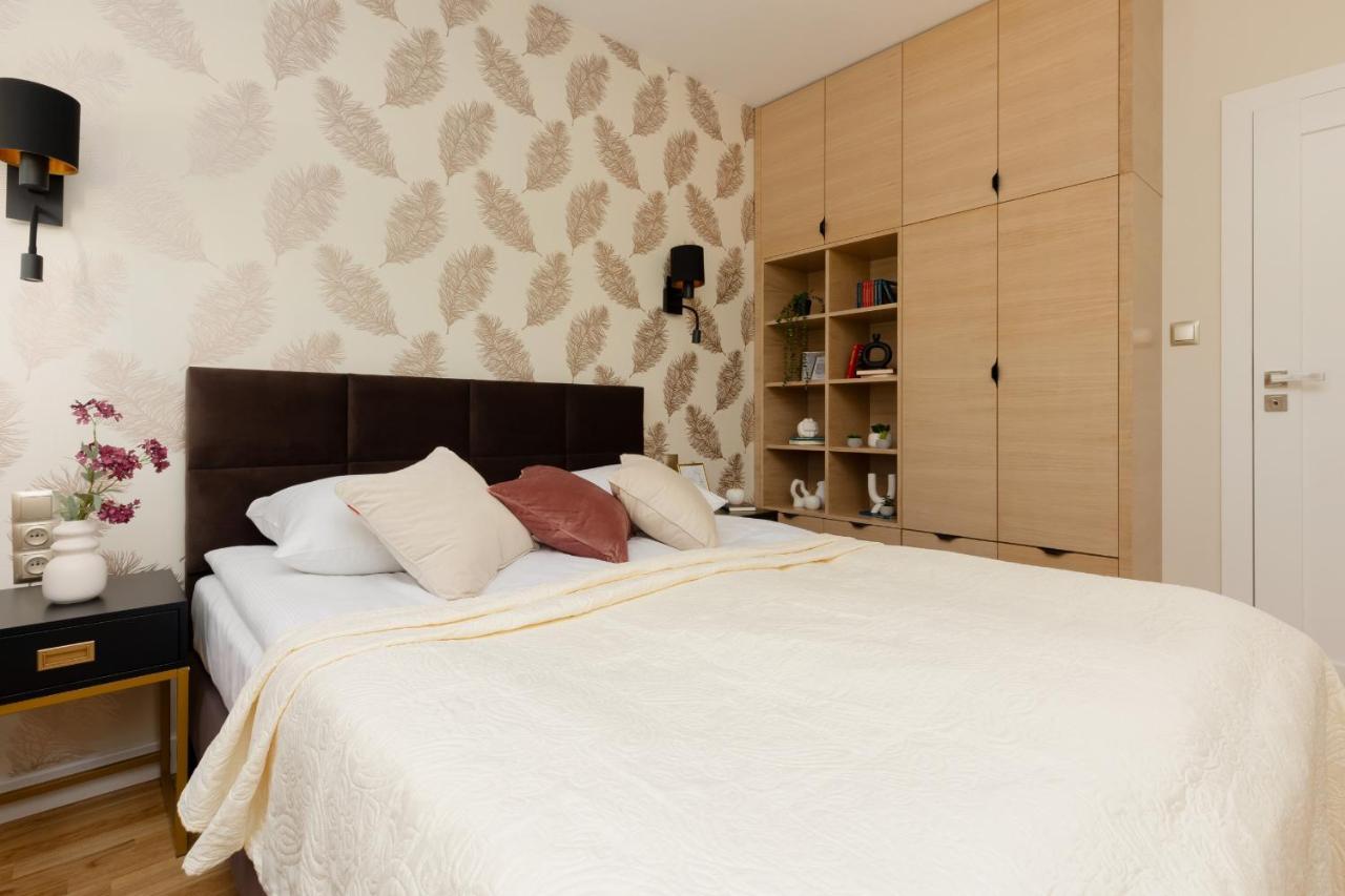 Deluxe Apartment Wronia 45 With Ac, Parking & Balcony By Renters Prestige Варшава Екстер'єр фото